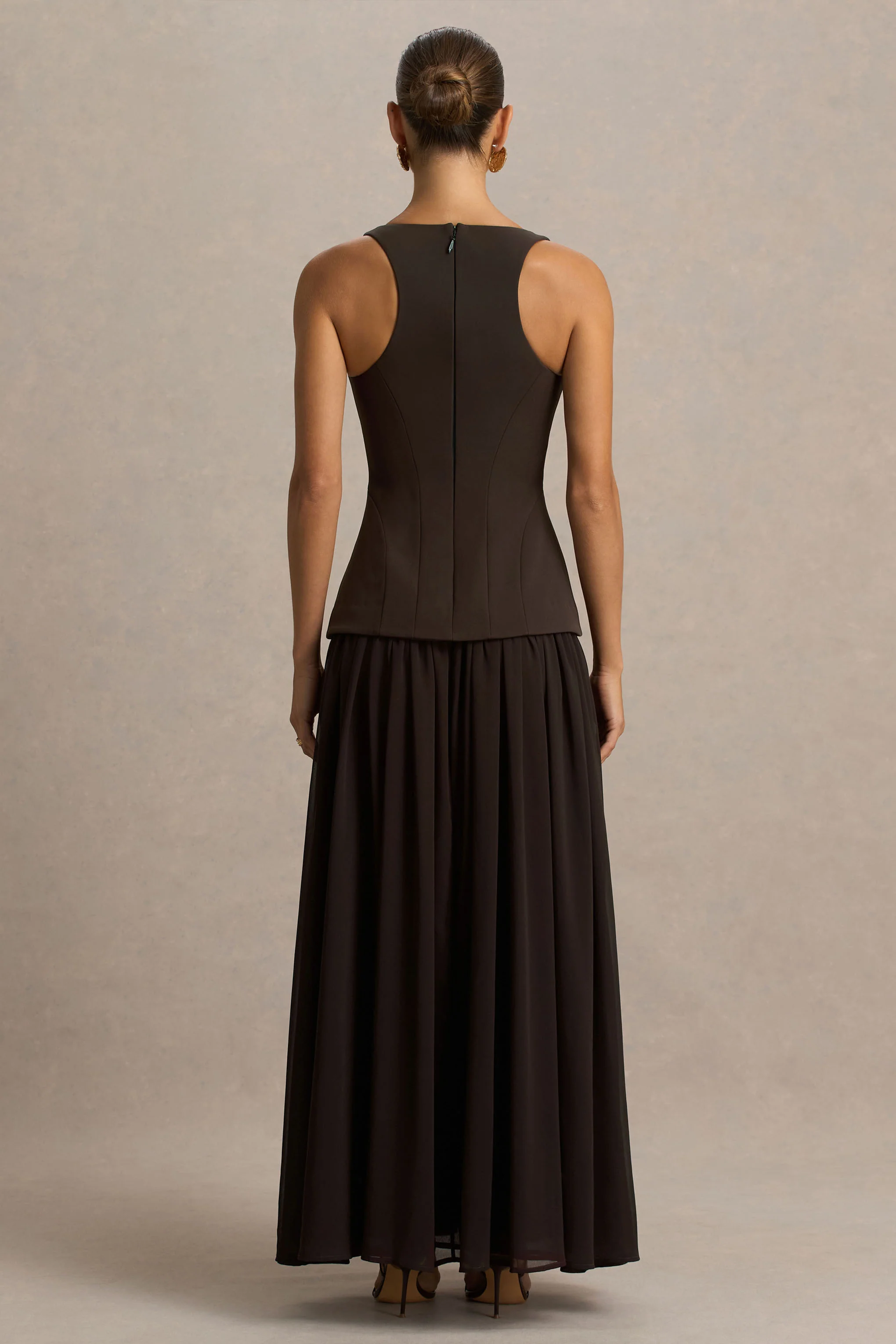 Kelly | Brown Scoop-Neck Maxi Dress With Pleated Mesh Skirt - Image 2